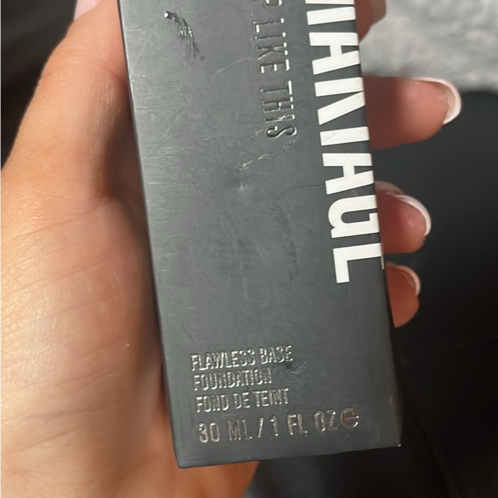 Huda Beauty Flawless Base Foundation